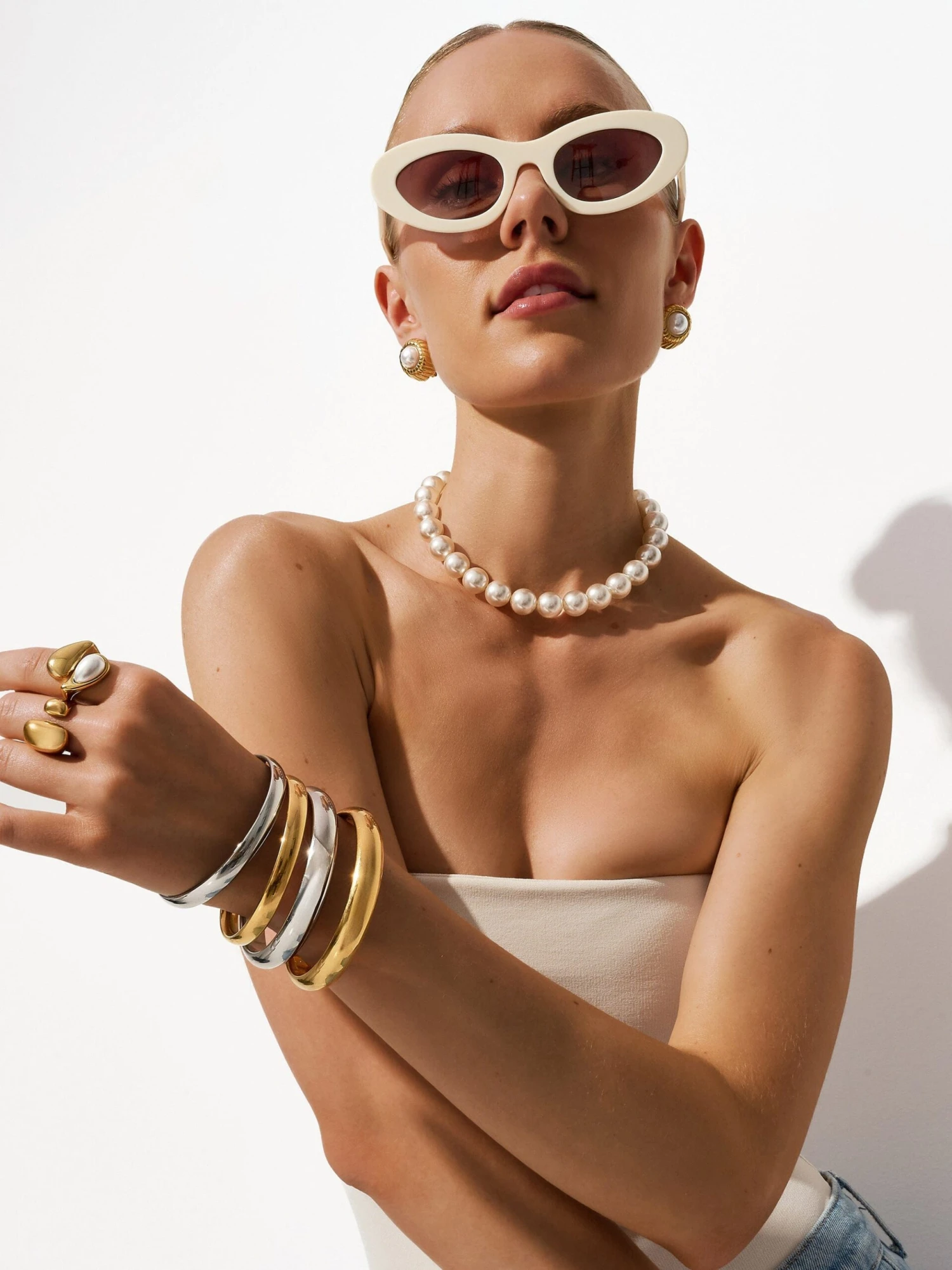 Nialaya Classic 8mm Round Bangle In Gold 4 Nialaya Classic 8mm Round Bangle In Gold - Image 4