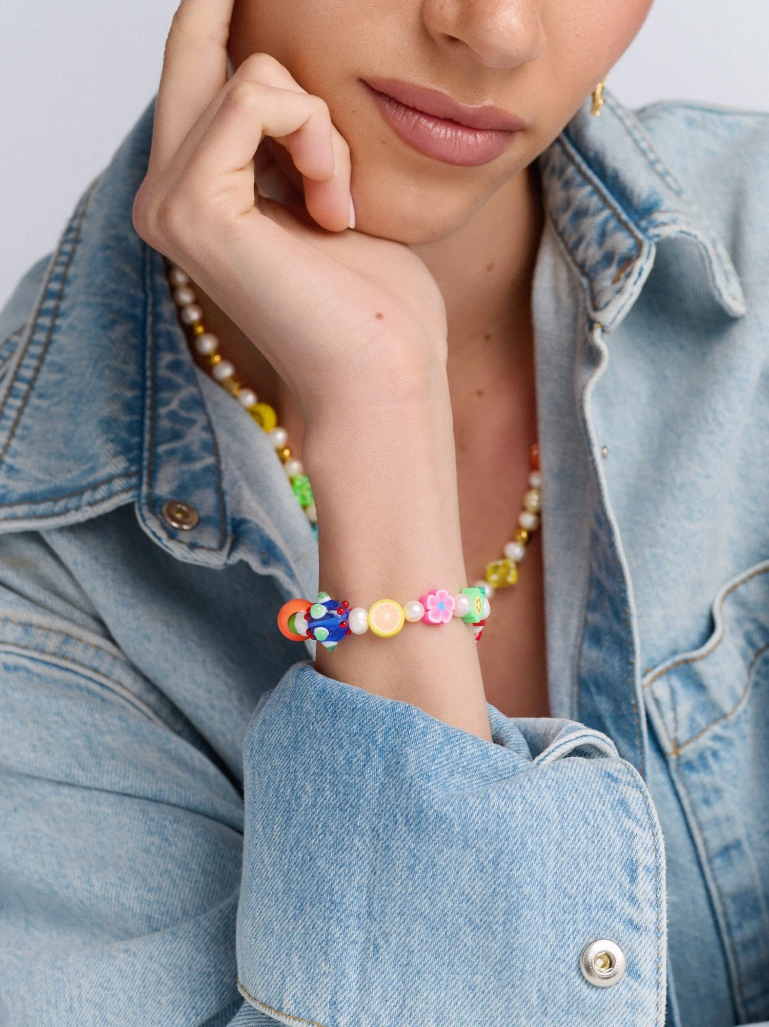 Nialaya Women's Berry Pearl Bracelet With Assorted Beads 2 Nialaya Women's Berry Pearl Bracelet With Assorted Beads - Image 2