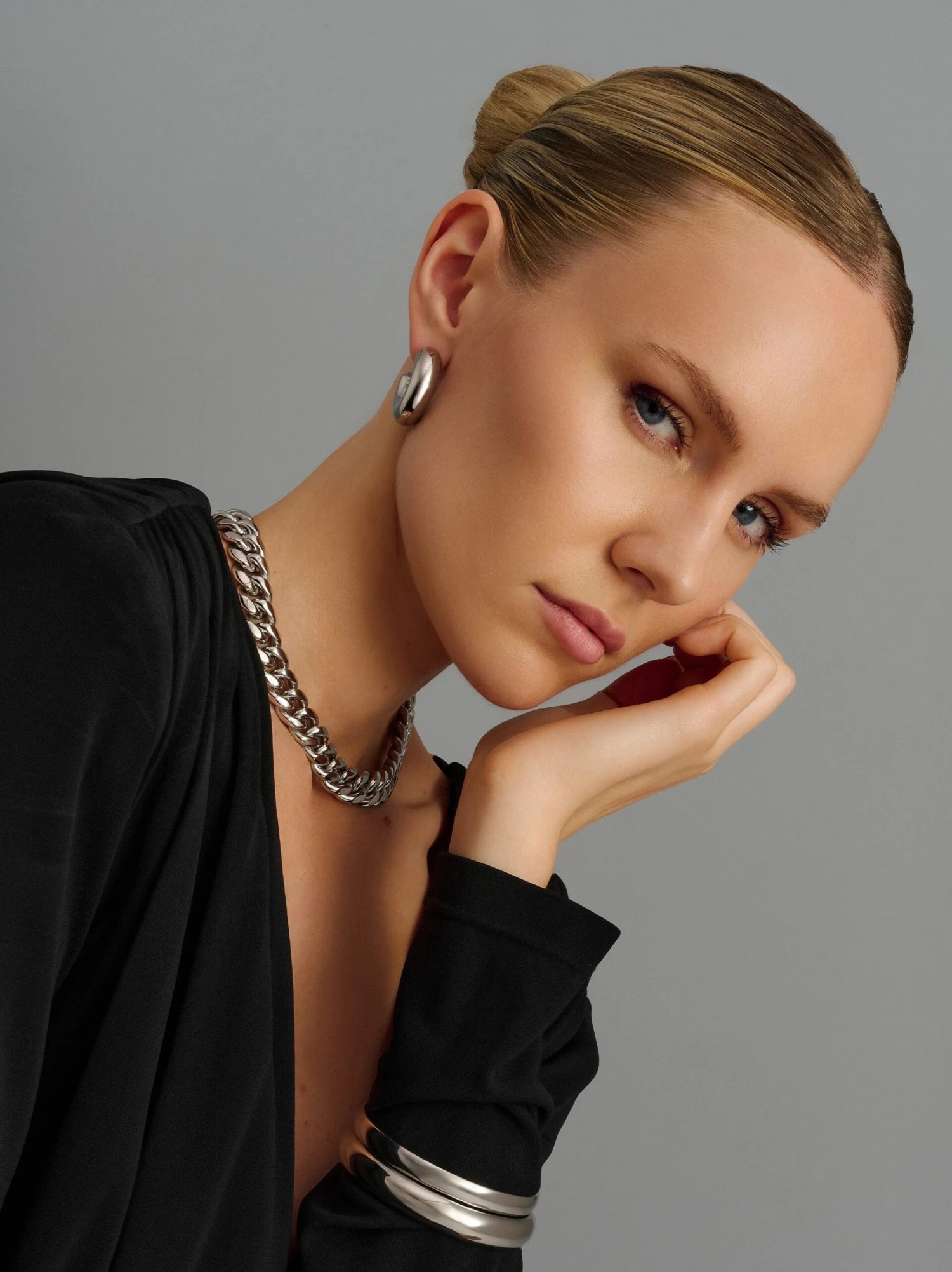 Nialaya Chunky Tube Hoop Earrings 3 Nialaya Chunky Tube Hoop Earrings - Image 3