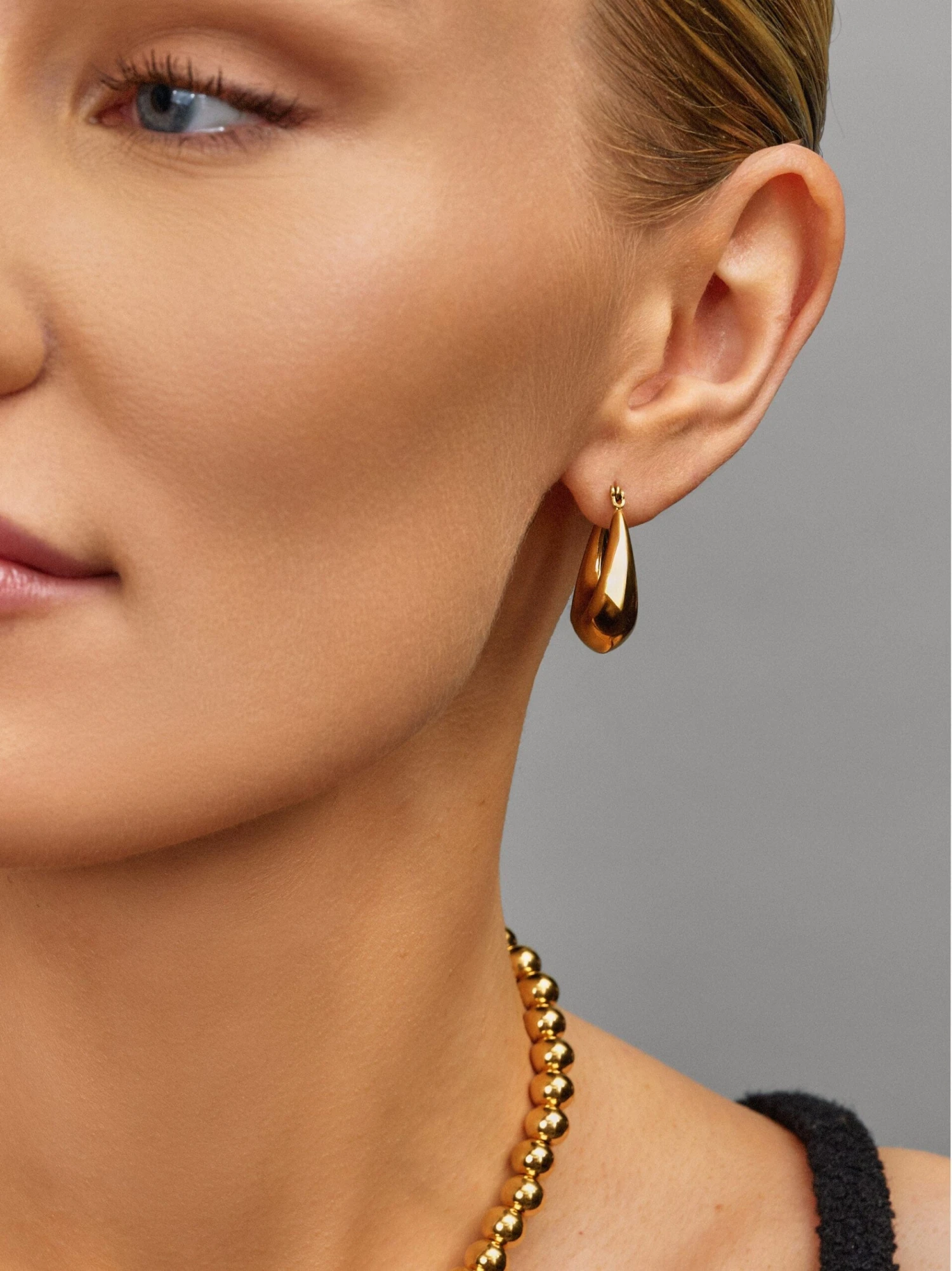 Nialaya Clasp Hoop Earrings 2 Nialaya Clasp Hoop Earrings - Image 2