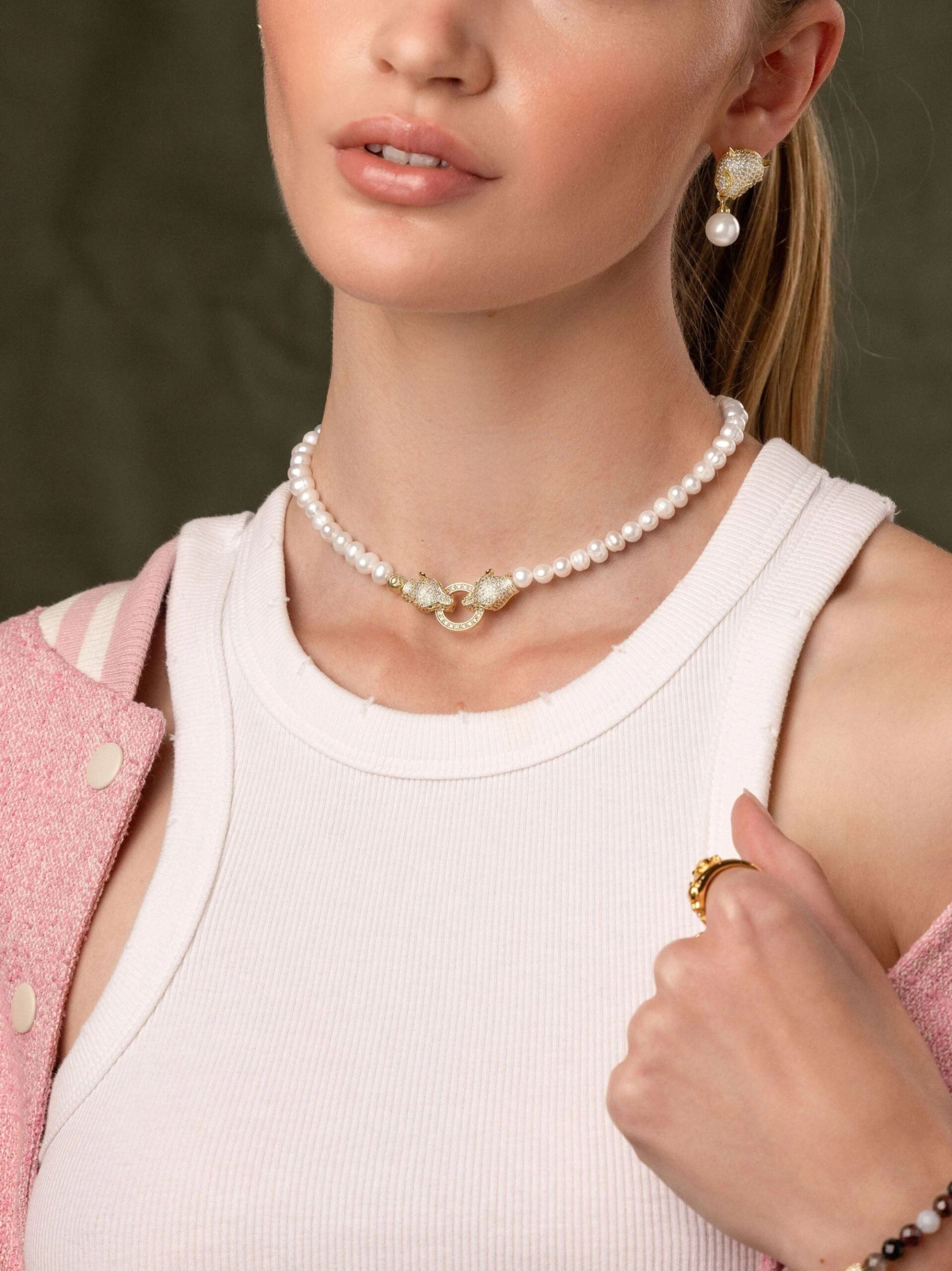 Nialaya Women's Pearl Choker With Gold Double Panther Head 5 Nialaya Women's Pearl Choker With Gold Double Panther Head - Image 5