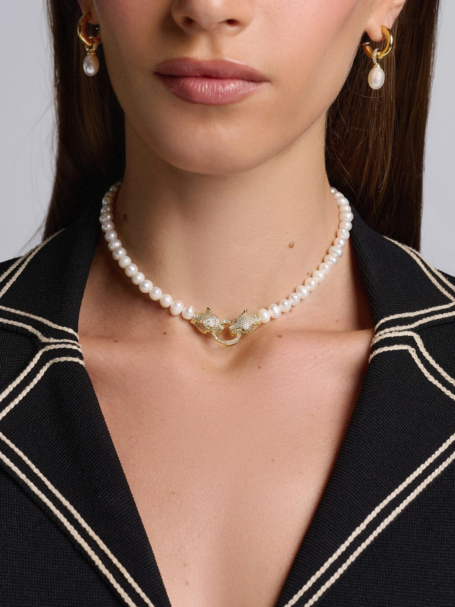 Nialaya Women's Pearl Choker With Gold Double Panther Head 2 Nialaya Women's Pearl Choker With Gold Double Panther Head - Image 2